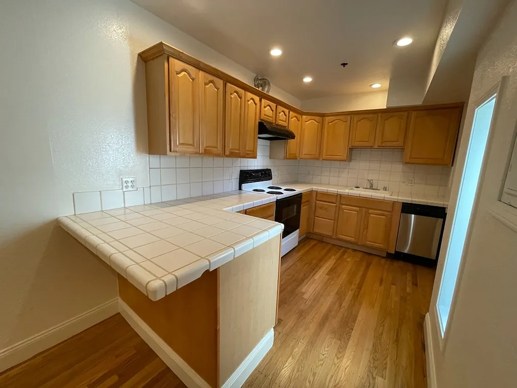 Building Photo - 988 Potrero Ave #C