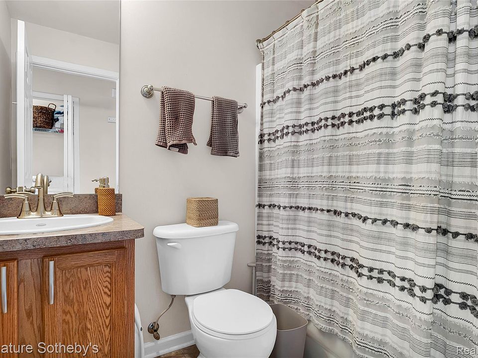 390 Hilton Rd, photo 11