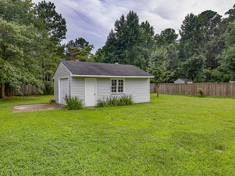 1104 Washington Dr — Photo 34