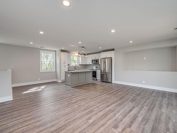2nd image of 2816 Galesburg Dr