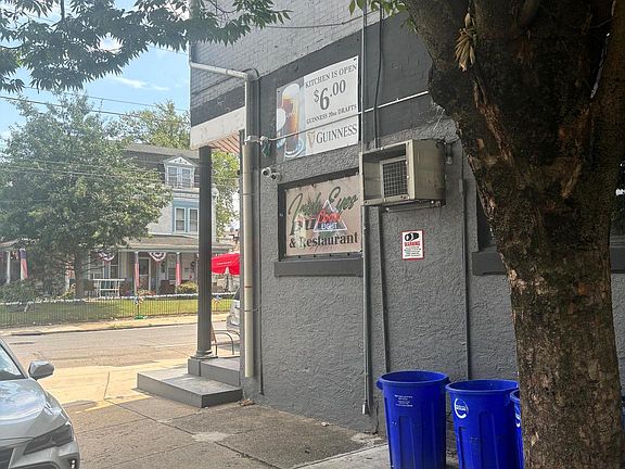 2nd image of 4742 Richmond St
