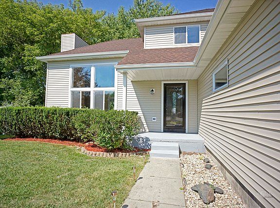 2nd image of 534 Belle Plaine Ave