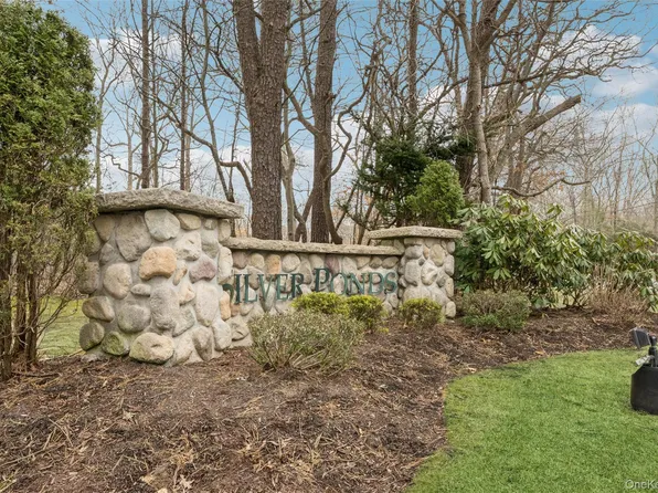 154 Farm House Court, Manorville, NY 11949