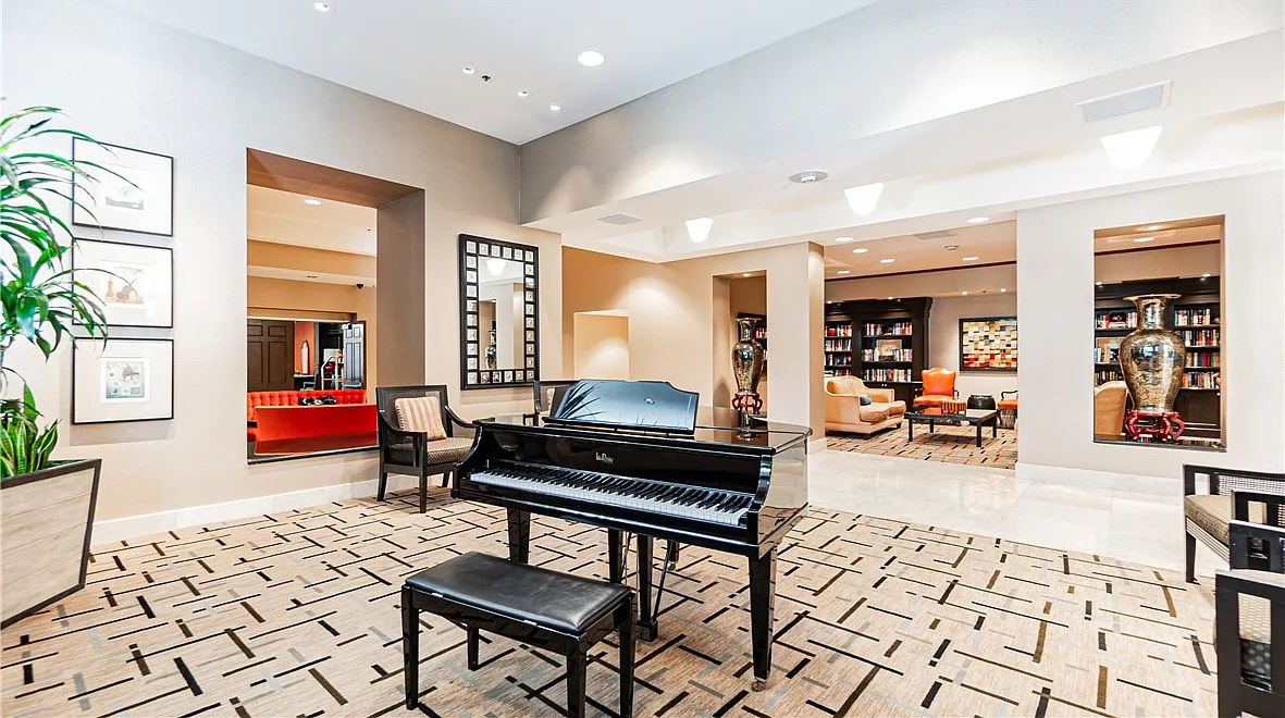 1 bed, 1.5 bath, 1088 sqft, $5,000 — Photo 4