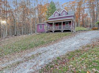62 Oak Mountain Dr, Hawley, PA 18428