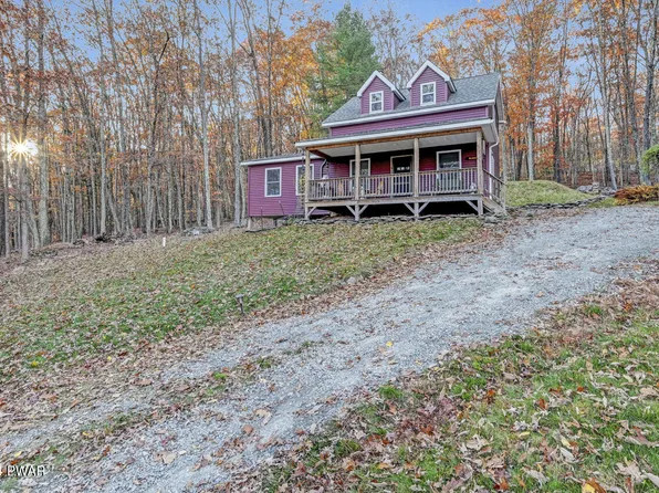 62 Oak Mountain Dr, Hawley, PA 18428