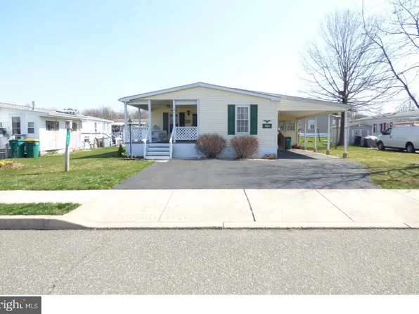 642 Butternut Ct, Red Hill, PA 18076