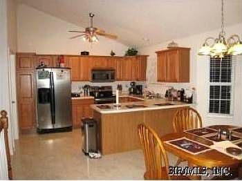 5th image of 640 Tamarach Dr