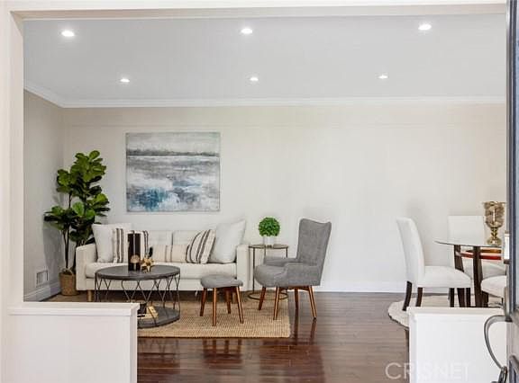 3rd image of 10924 Theis Ave