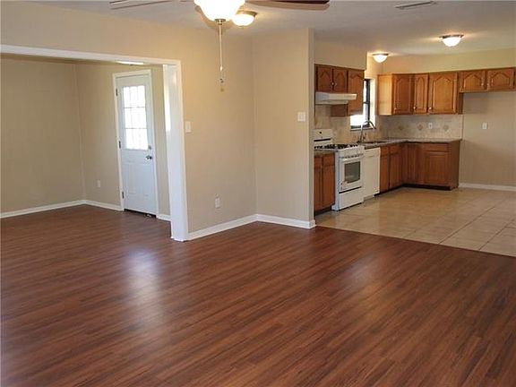 3rd image of 4702 Sandra Lynn Dr