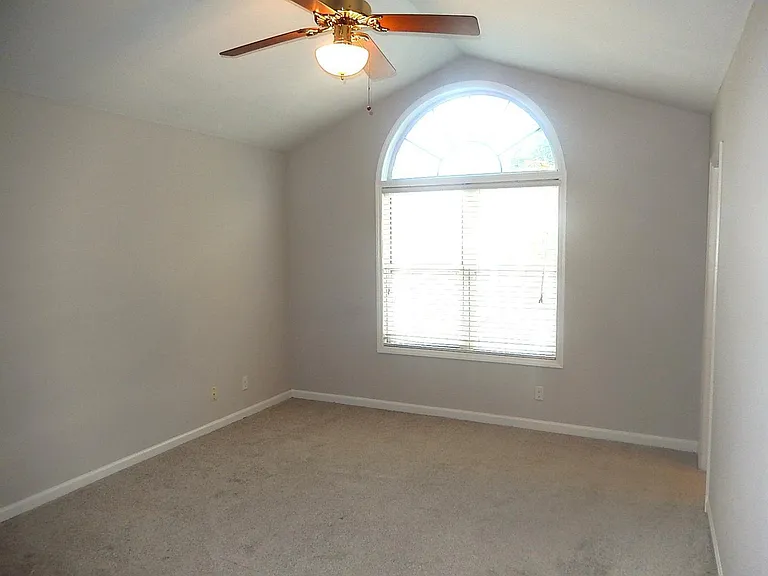 211 Bridgepath Dr — Photo 15