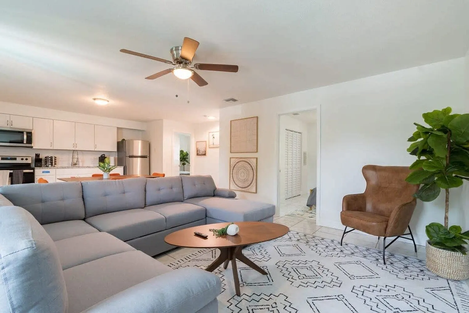 2 bed, 1.0 bath, 796 sqft, $2,725 — Photo 1