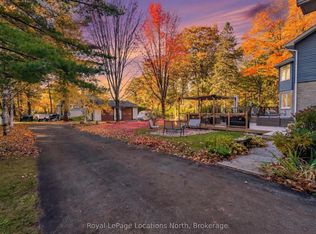 266 45th St S, Wasaga Beach, ON L9Z 1R3