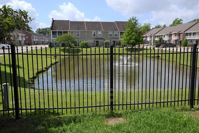 2 bed, 2.5 bath, 1374 sqft, $1,395 — Photo 3