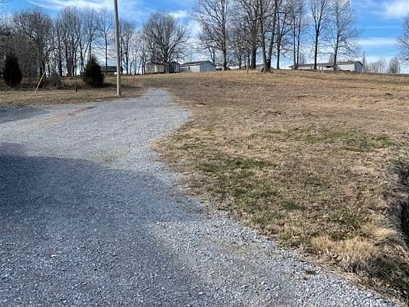 5th image of 711 Bishop Ln