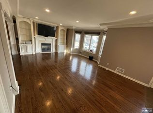 35 Orchard St, Elmwood Park, NJ 07407