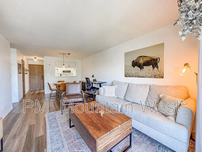 1 bed, 1.0 bath, 684 sqft, $1,695 — Photo 2