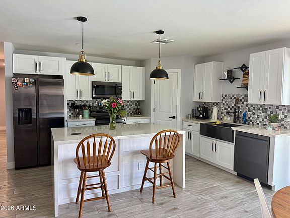 5th image of 326 E PEBBLE BEACH Drive