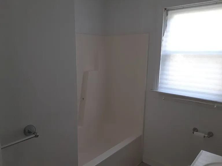 915 D St — Photo 9