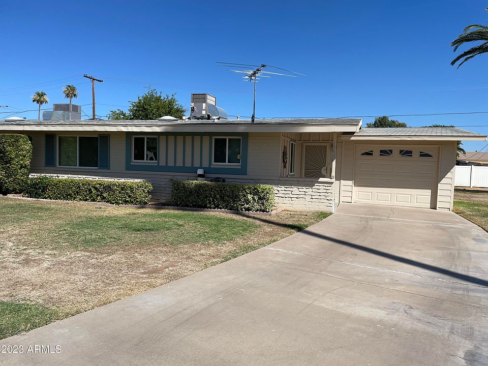1st image of 10825 W WINDSOR Drive