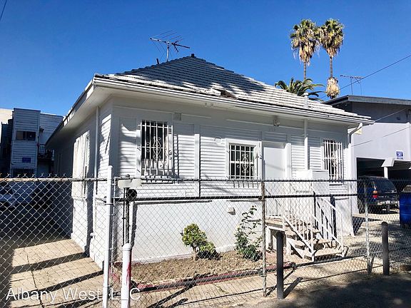 3rd image of 934 Albany St #934