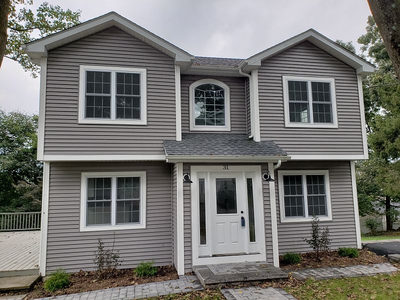 1st image of 31 Crest Dr
