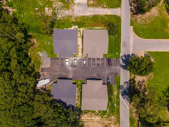 916-934 Dismukes St, Lonoke, AR 72086