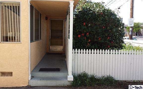 3rd image of 11444 Oxnard St