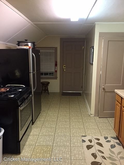 2nd image of 323 Saint Mary St APT 3