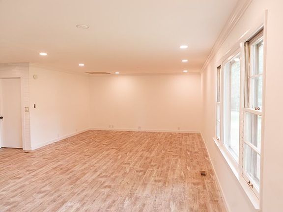 4th image of 209 Poplar Ave