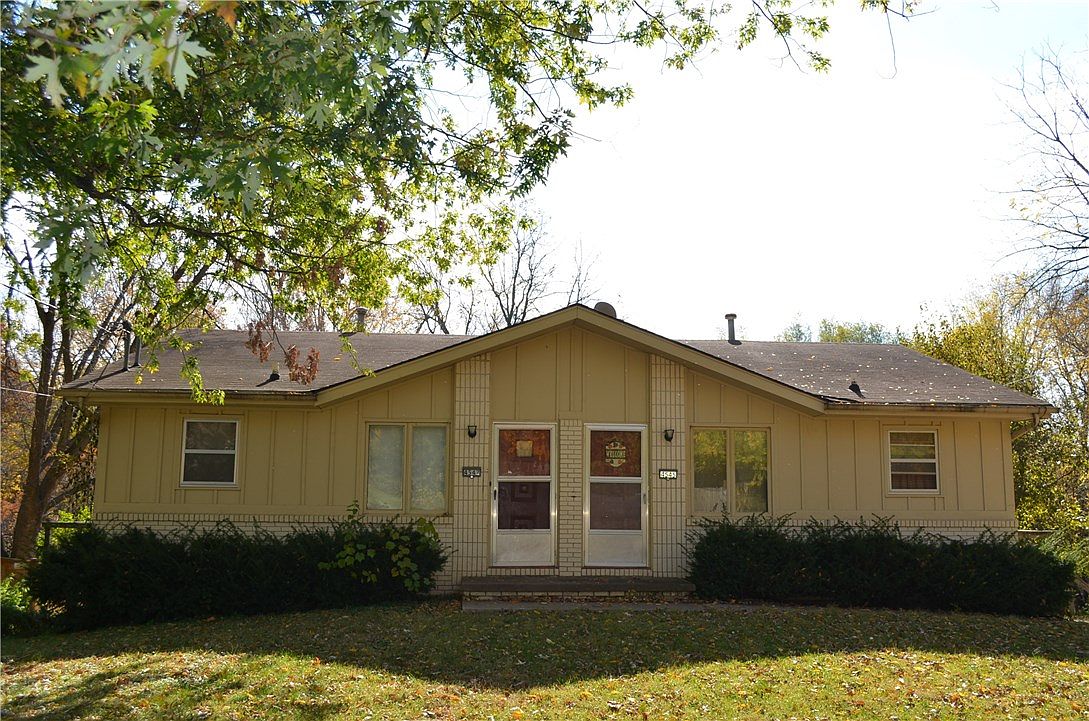 4545 & 4547 E Oakwood Dr, Pleasant Hill, IA 50327 Zillow
