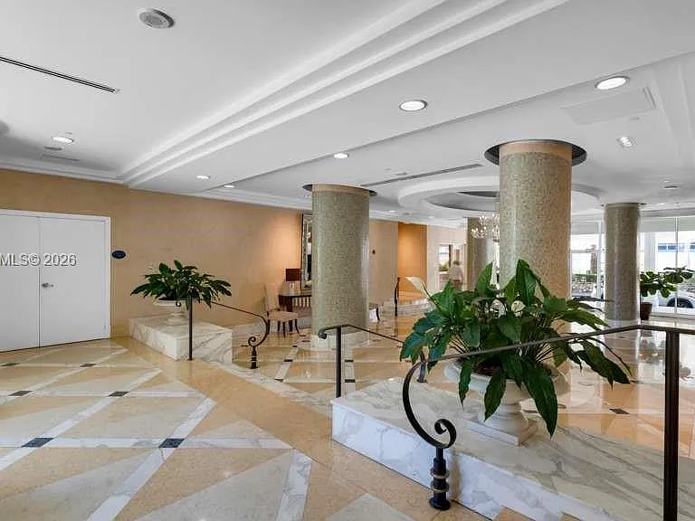 6917 Collins Ave #L-107 — Photo 27