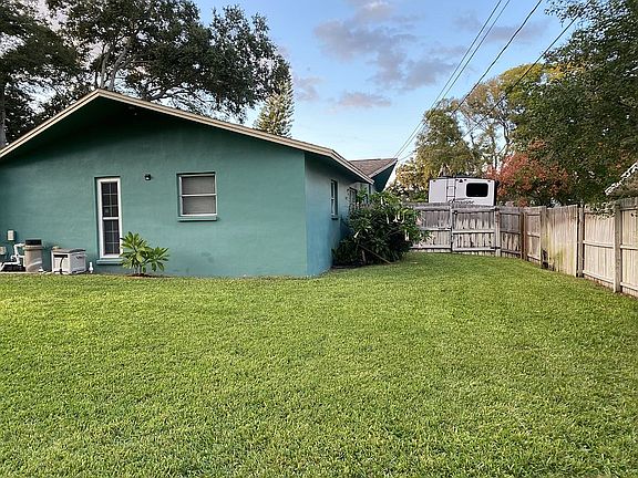 2nd image of 1803 Oakdale Ln N
