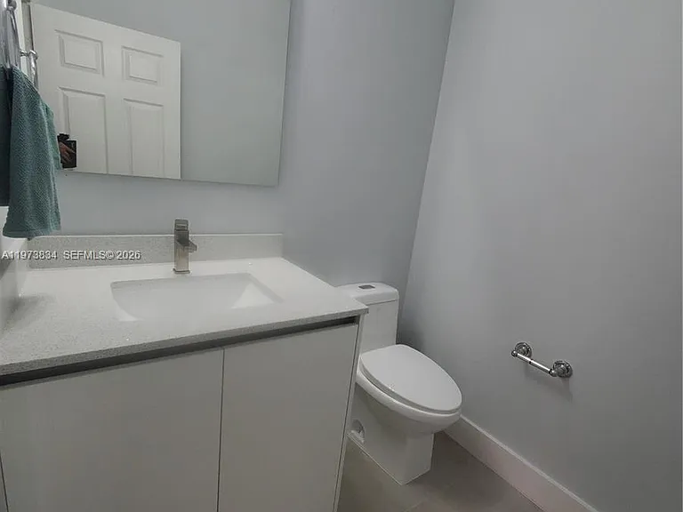 1527 Winterberry Ln — Photo 9