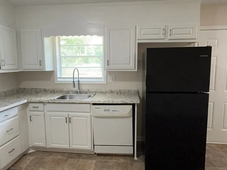 1430 High Meadow Dr — Photo 4