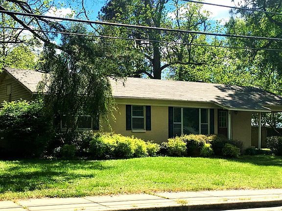 2nd image of 208 E Gum St