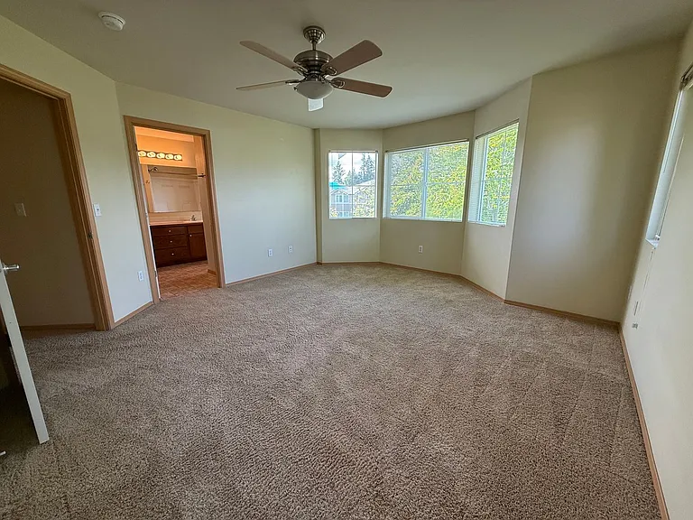 2050A Garry Oaks Ave — Photo 15