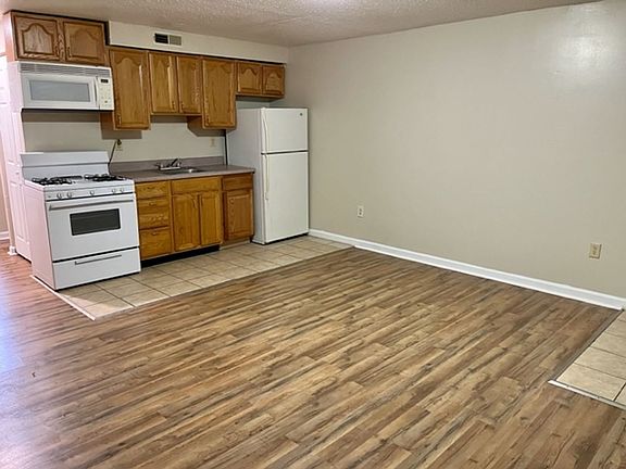 2nd image of 1100 Oneil Blvd #11