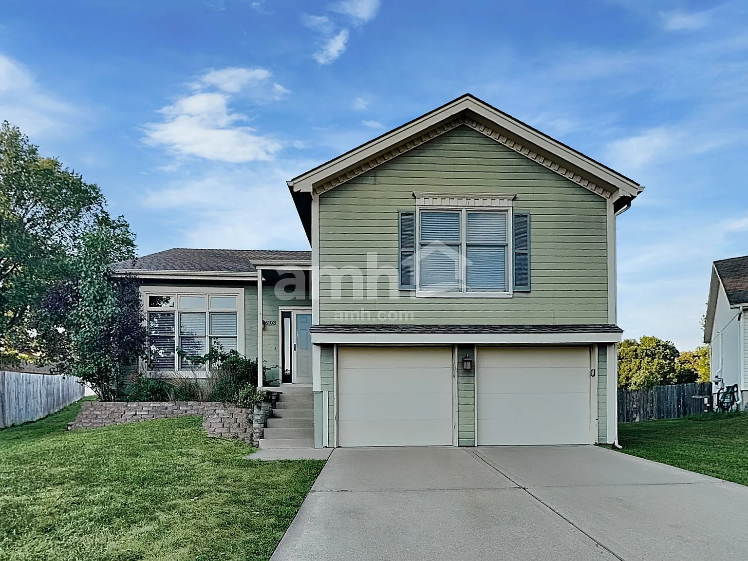 3 bed, 2.0 bath, 2190 sqft, $2,420 — Photo 1