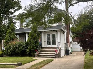 267 Beach 141 St, Rockaway Park, NY 11694