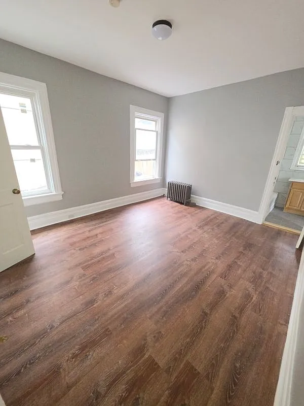 3 bed, 1.0 bath, 1324 sqft, $2,700 — Photo 4