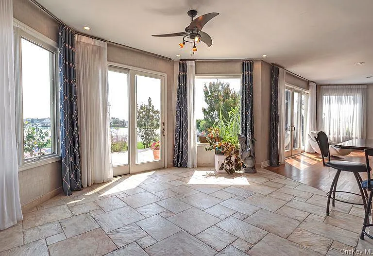 37 Crescent Cove Cir — Photo 9