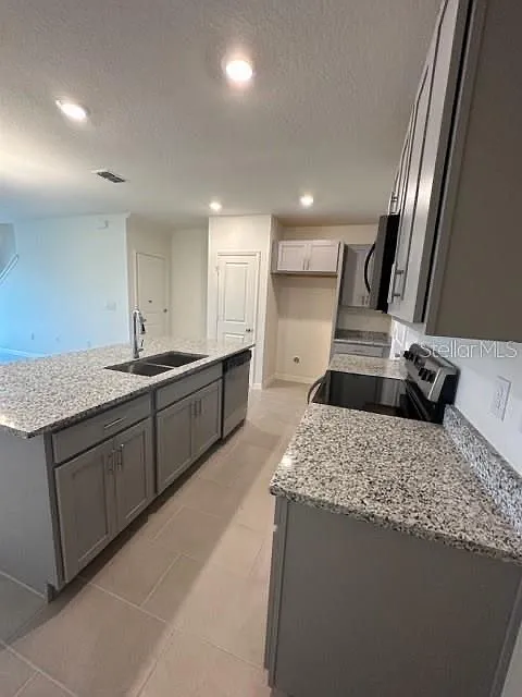 3 bed, 2.5 bath, 1418 sqft, $2,200 — Photo 2