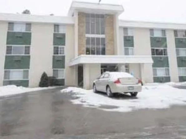 375 W Winchester Rd APT 203, Libertyville, IL 60048