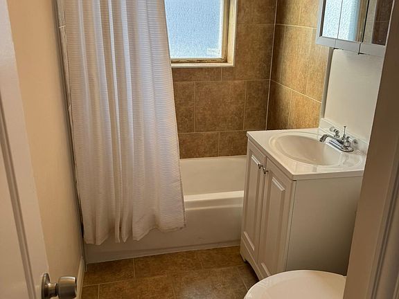 3rd image of 823 S 19th Ave APT 3S
