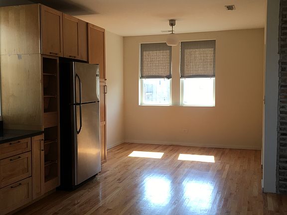 3rd image of 1538 N Western Ave #3