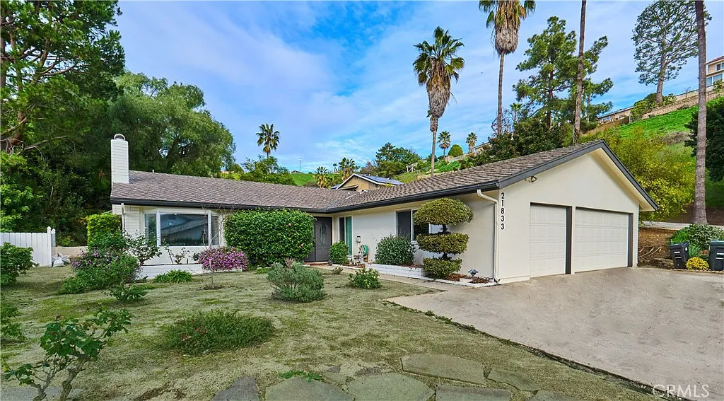 21833 Onawa Pl photo 1