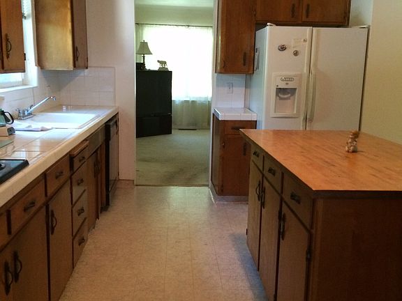 4th image of 27093 E Vine Ave