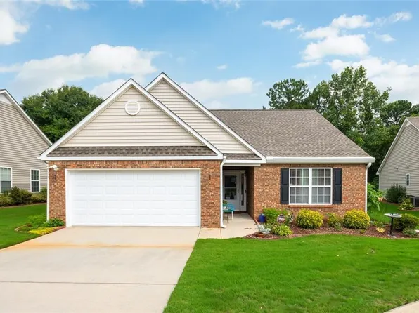 417 Mockingbird Dr, Loganville, GA 30052