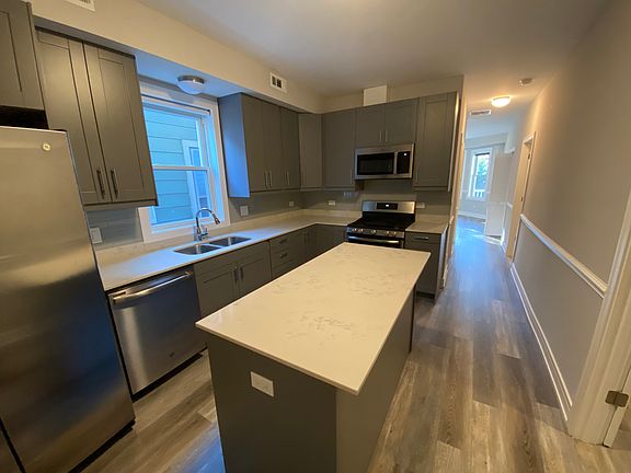 4th image of 3347 N Hamlin Ave APT 1